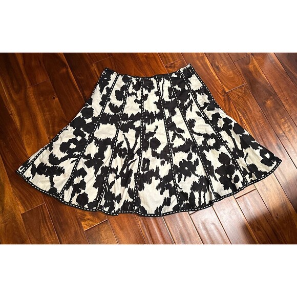 CAbi Dresses & Skirts - CAbi Women’s Skirt Size 8 Flare Boho Embroidered Stitch Black White 937